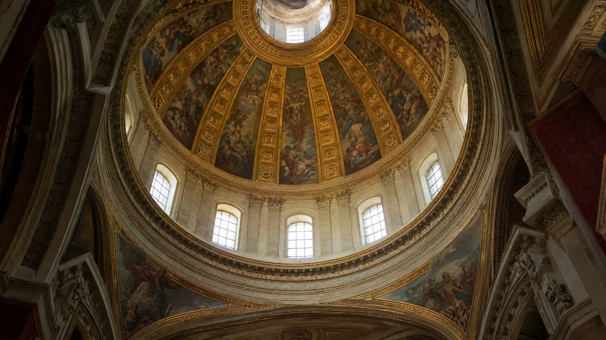 Der Dôme des Invalides, seine bemalte Kuppel und die offene Krypta des Grabes
